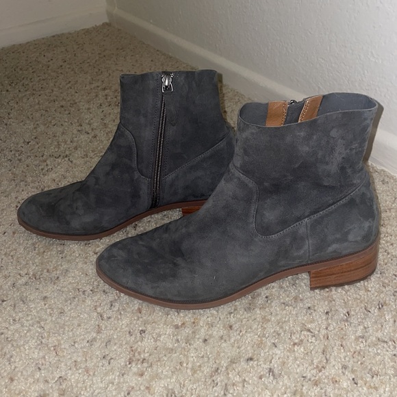 Caslon Gret Suede Chelsea Boots - Fall Staple - Picture 2 of 6